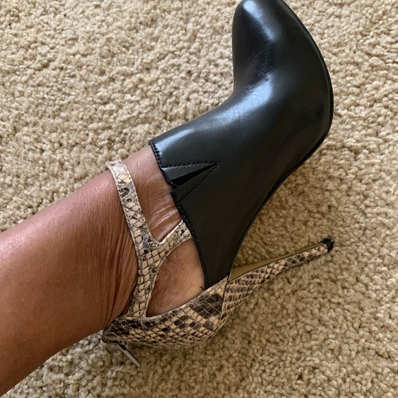 Enzo Angiolini Black & Snakeskin Bootie Size 6 1/2 - Picture 3 of 7